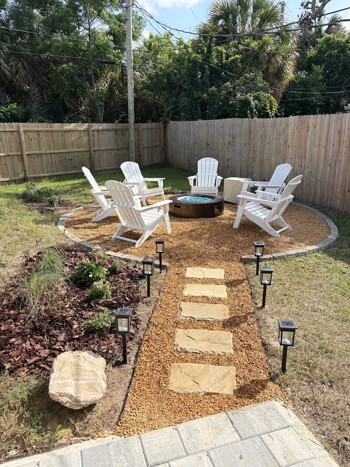 Hibiscus Hideaway - Coastal Retreat By The Beach - Ormond Beach, FL