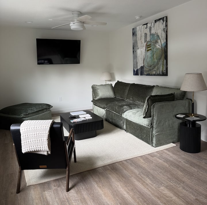 The Salty Oak- Pool, Quiet, & Convenient - Ocean Springs, MS