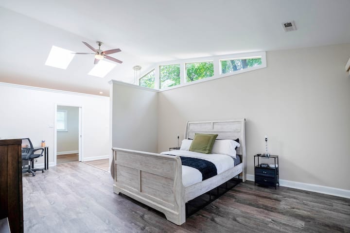 Grote hoofdslaapkamer. 