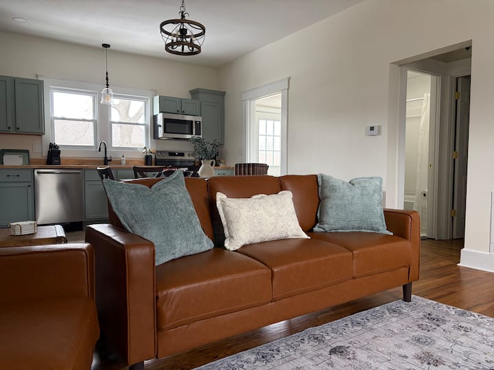 Cornerstone Cottage - Maryville, MO
