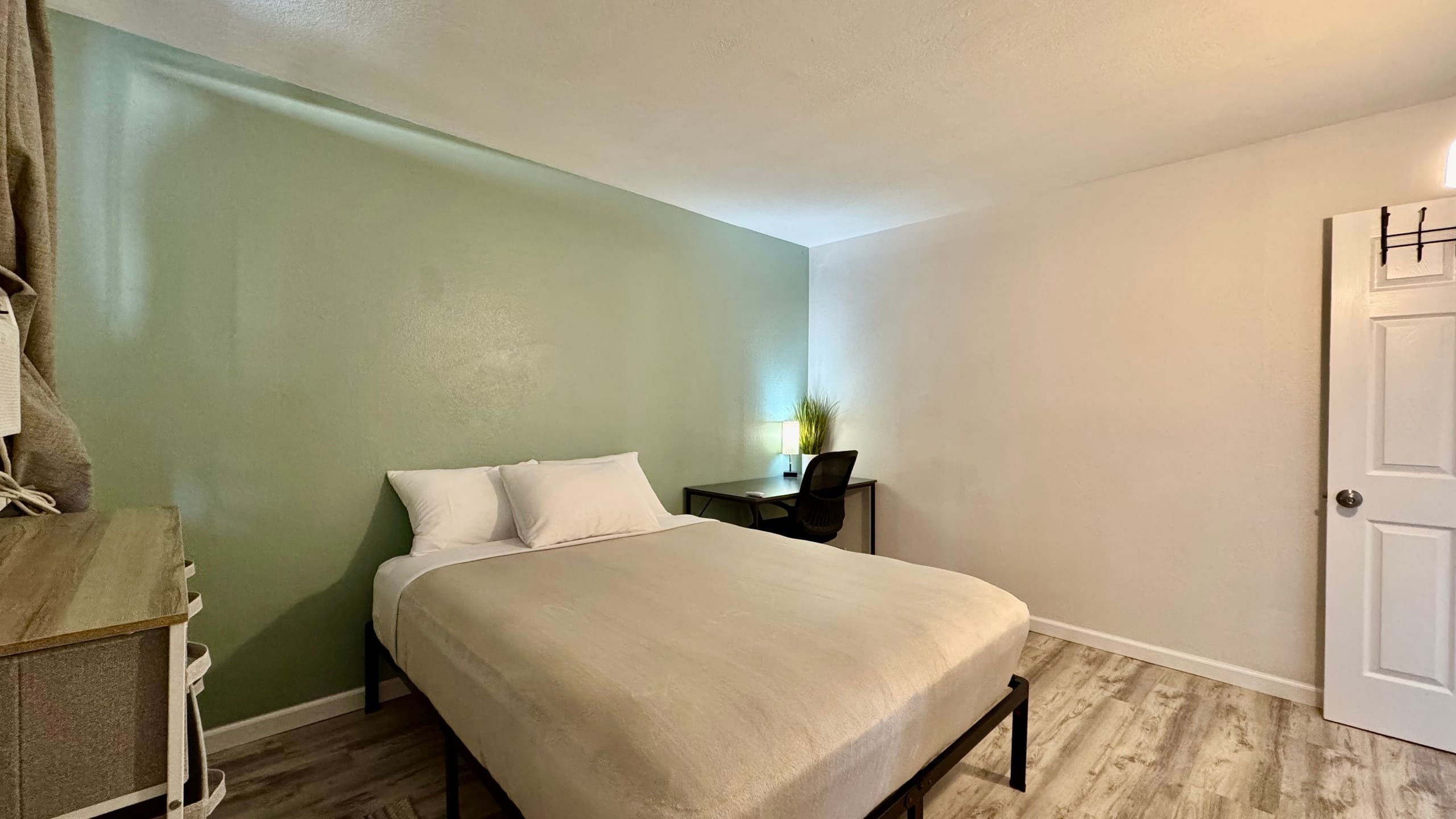 2 BR Near Waikiki Beach! w/Pkg (9) - Image 19
