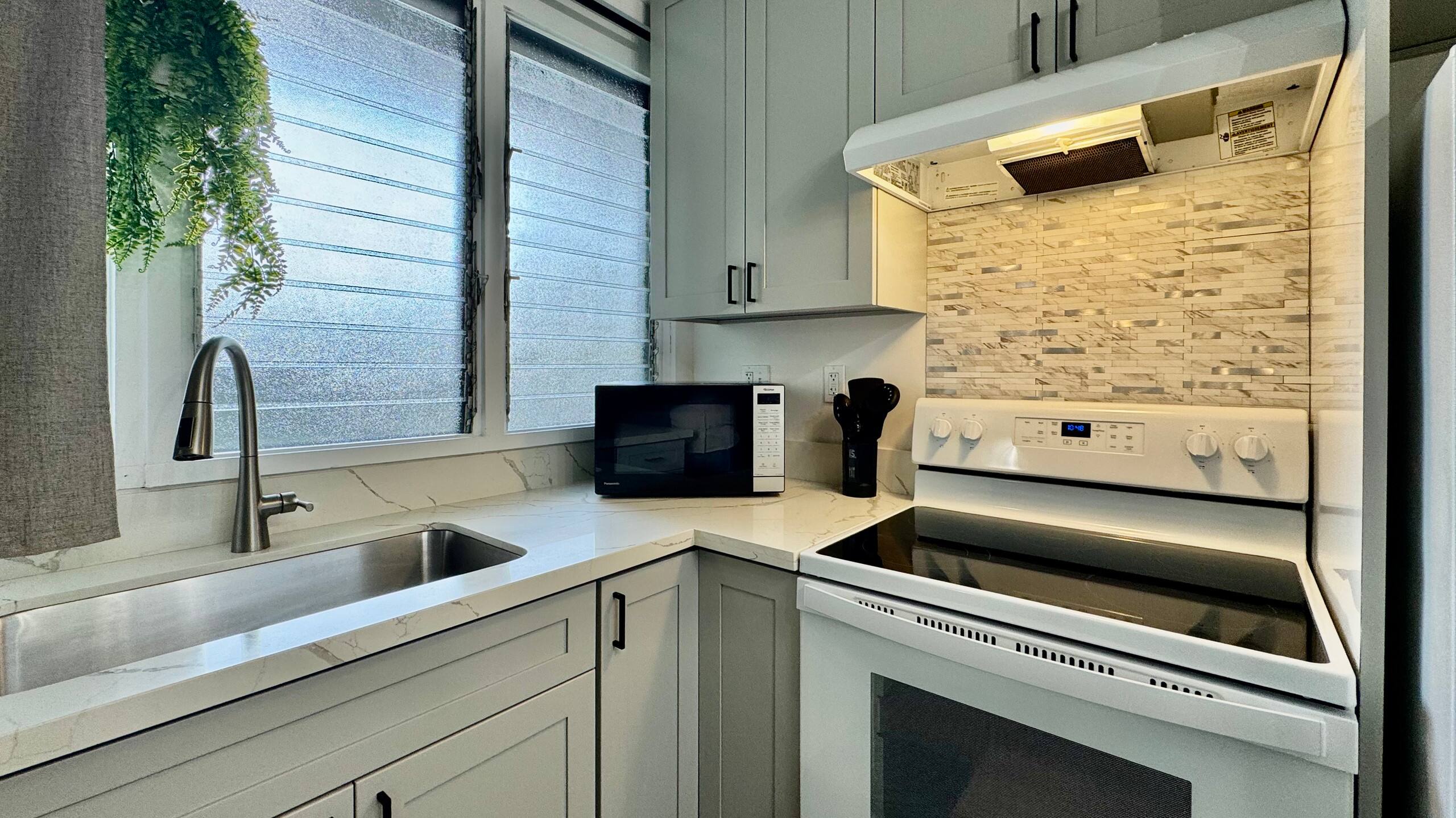 2 BR Near Waikiki Beach! w/Pkg (9) - Image 13