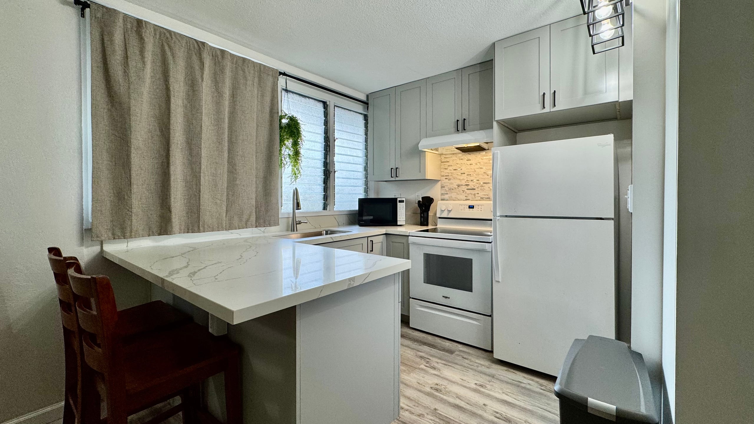 2 BR Near Waikiki Beach! w/Pkg (9) - Image 10