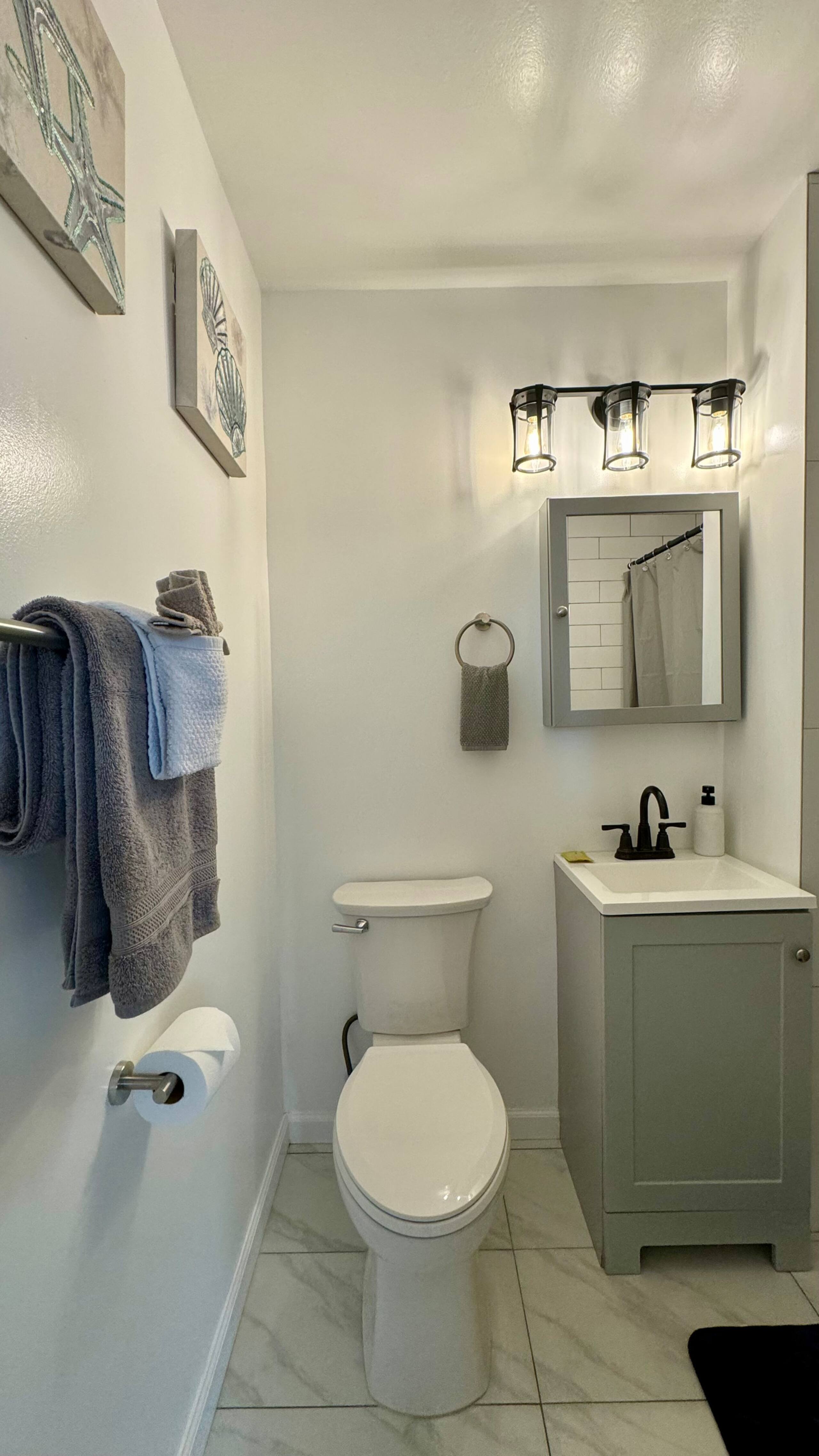 2 BR Near Waikiki Beach! w/Pkg (9) - Image 2