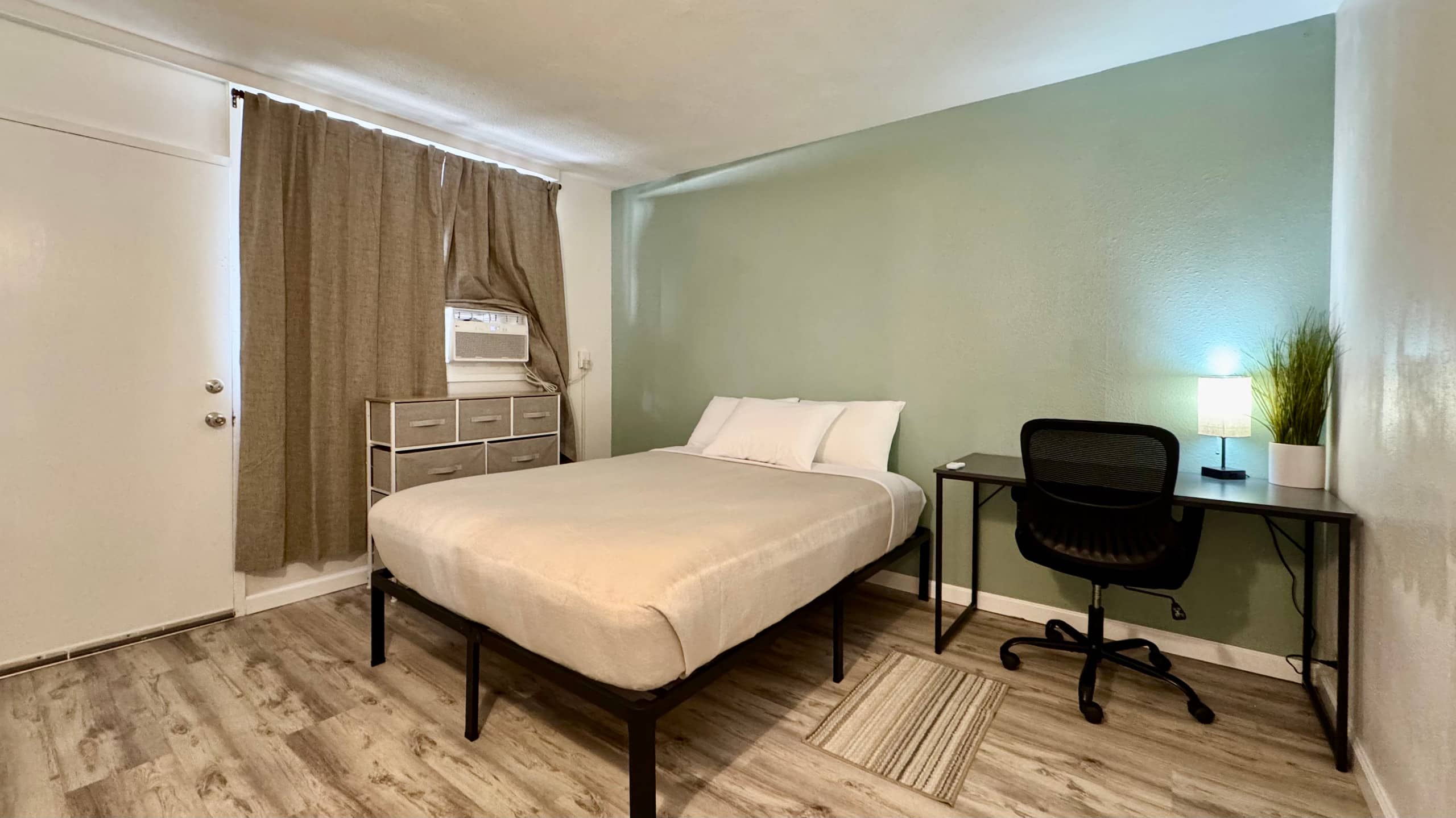 2 BR Near Waikiki Beach! w/Pkg (9) - Image 21