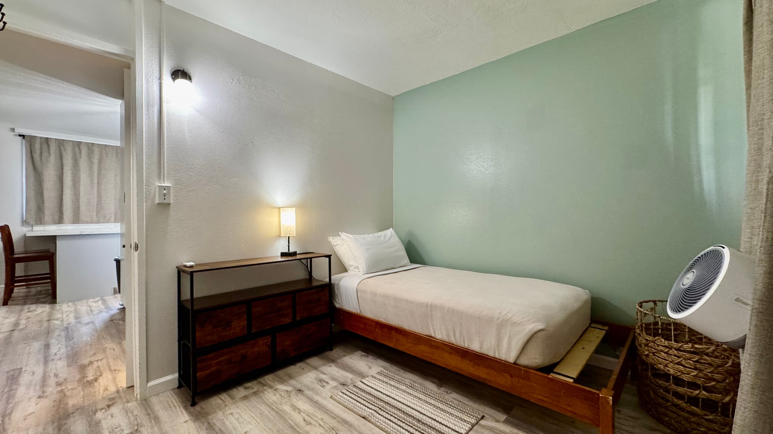 2 BR Near Waikiki Beach! w/Pkg (9) - Image 15
