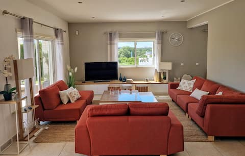 Top Airbnb: Luxury Villa, rooftop, swimming pool, @900m beach in Portimão