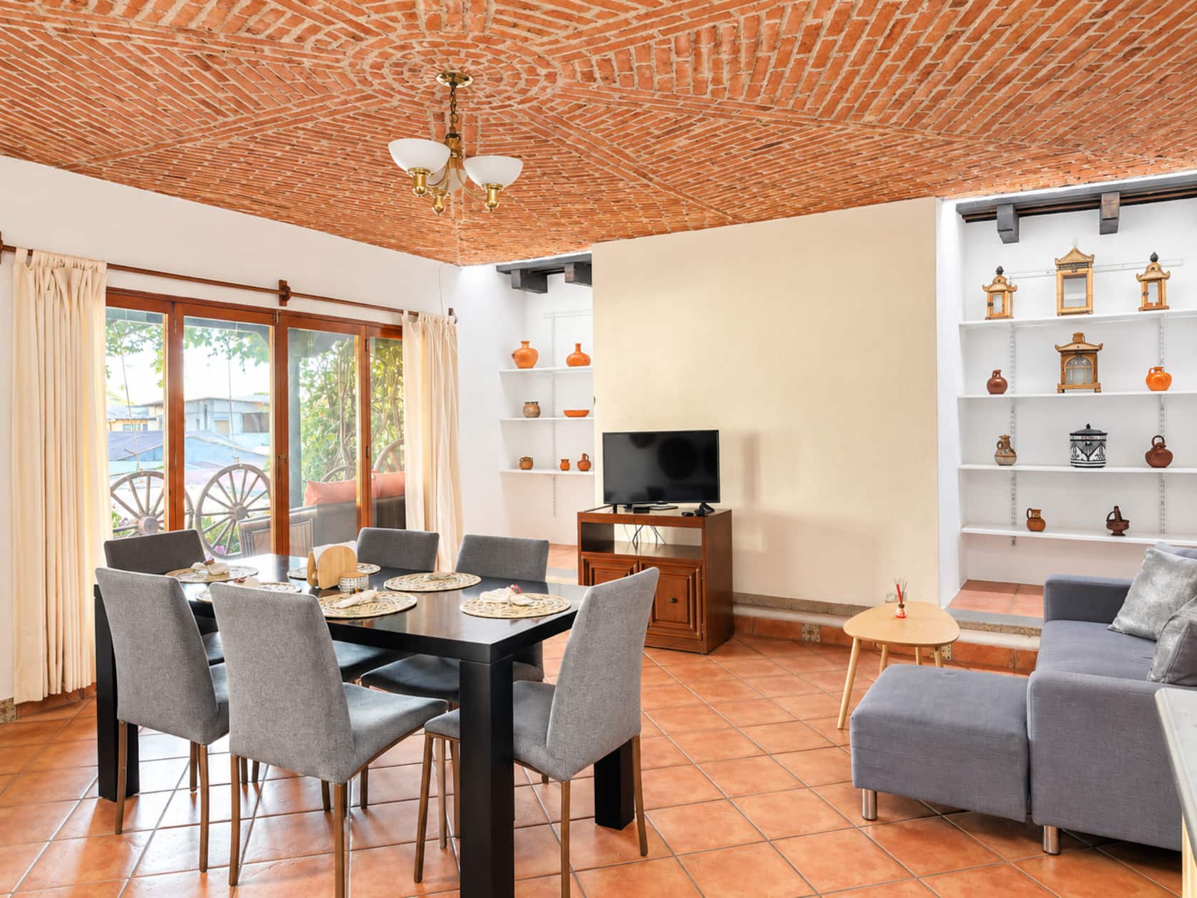 Casa LaVilla Agua – City Center, Parking, Volcano Views