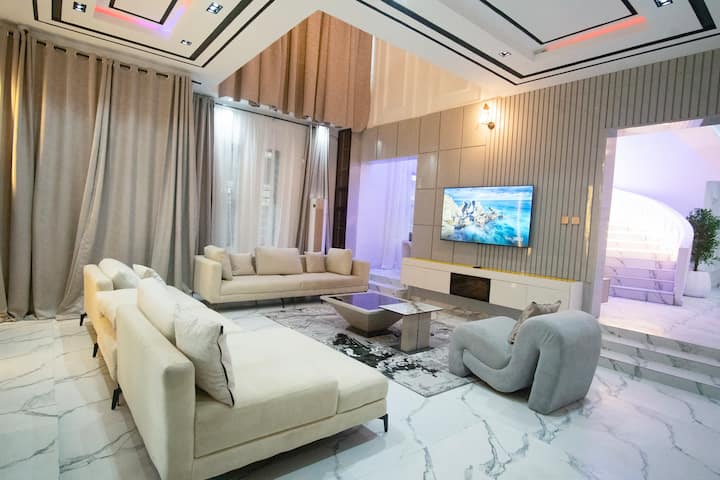 A Luxury 5-bedroom Duplex Shortlet In Ughelli - Nigeria