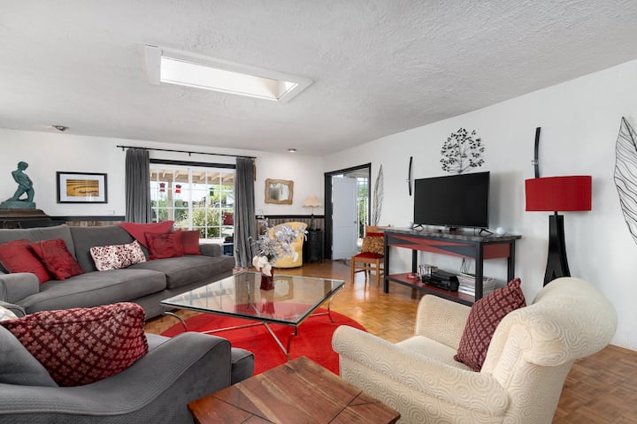 Artists Compound + Casita | 6br | Hot Tub | Pets - Santa Fe