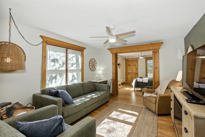 Moonstone Cottage - Michigan City, IN