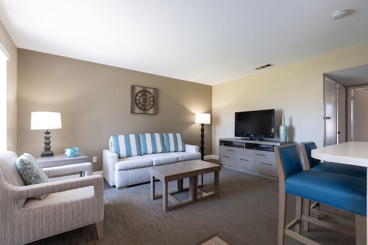 2 Bedroom Suite | Kitchen | Pool | Free Parking - Coachella, CA