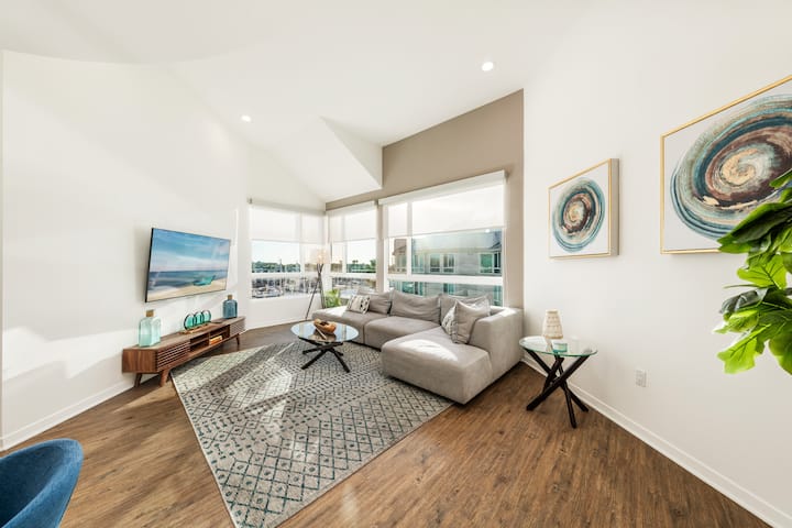 The Navagio Penthouse| Private Rooftop Skyblue - Marina del Rey, CA