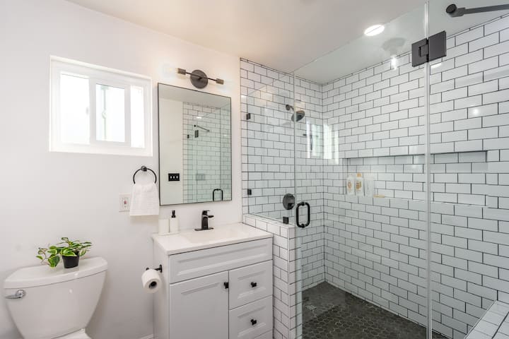 Cozy European Studio Near Lax, Sofi, & Beaches - Inglewood, CA