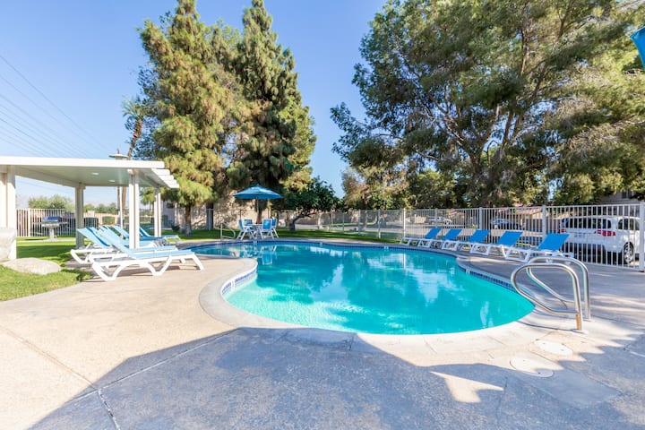 4 Units | Kitchen | Pool | Free Parking - Coachella, CA