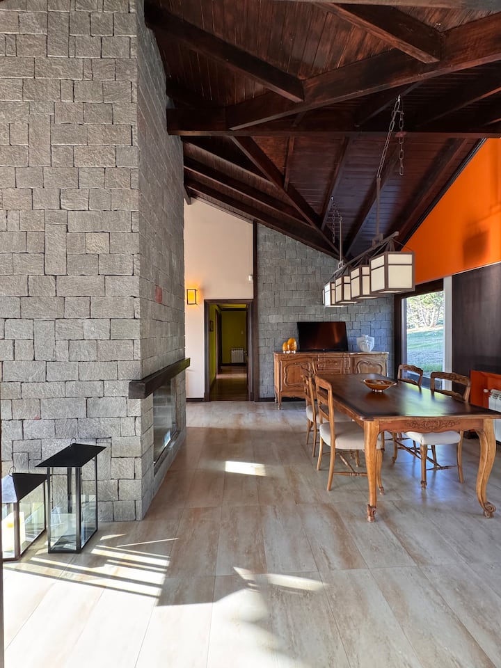 Beautiful villa overlooking Lake Argentino