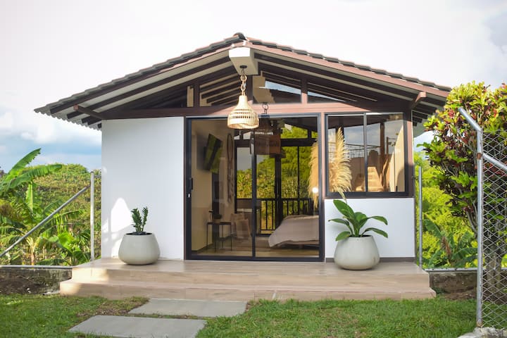 Cabaña de Ensueño, privada para parejas que disfrutan de un momento intimo y romántico al rededor de un paisaje cafetero