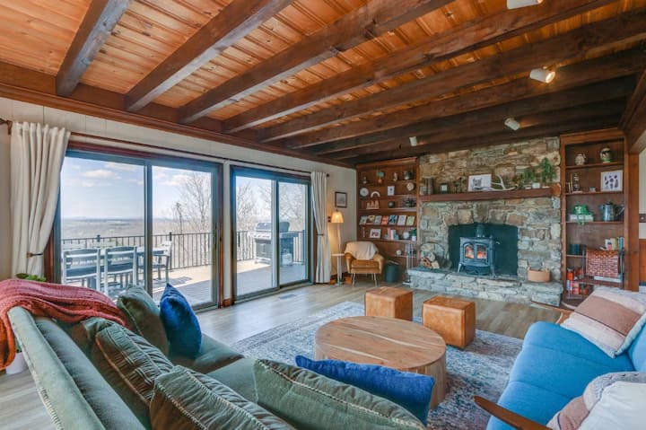 Front Royal Hilltop Cabin W/ Panoramic Views! - Front Royal, VA