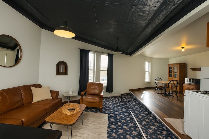 Harvey’s Old Town Retreat - Rockford, IL