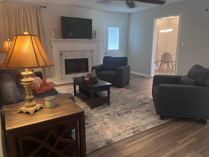 Corp. Stay | 4br W/ Workspace | Summer Discounts - Birmingham, AL