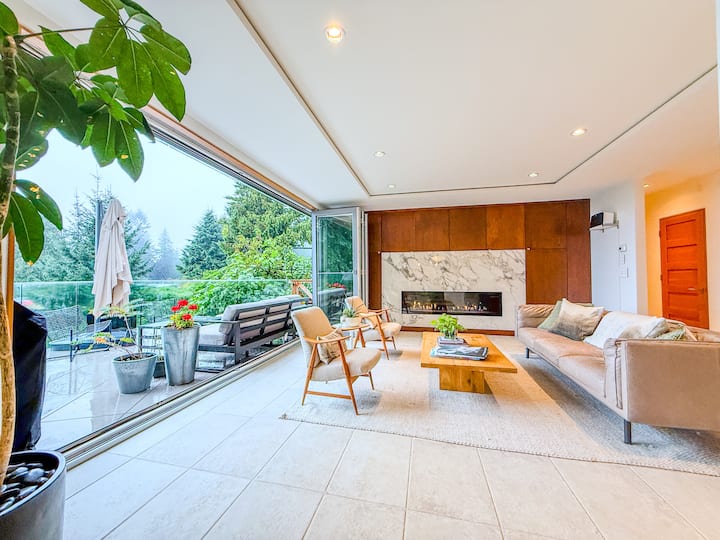 Ocean-view Luxury 5 Bed Home - North Vancouver
