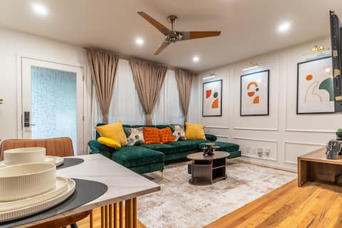 Top performing Airbnb: Luxury 2BR | Sleeps 4 | Pet Friendly | DT Raleigh in Longview Gardens
