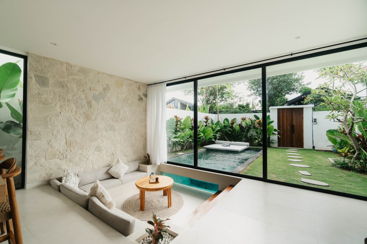 Villa in Kediri · ★4.13 · 2 bedrooms · 2 beds · 2 baths, comparable Airbnb