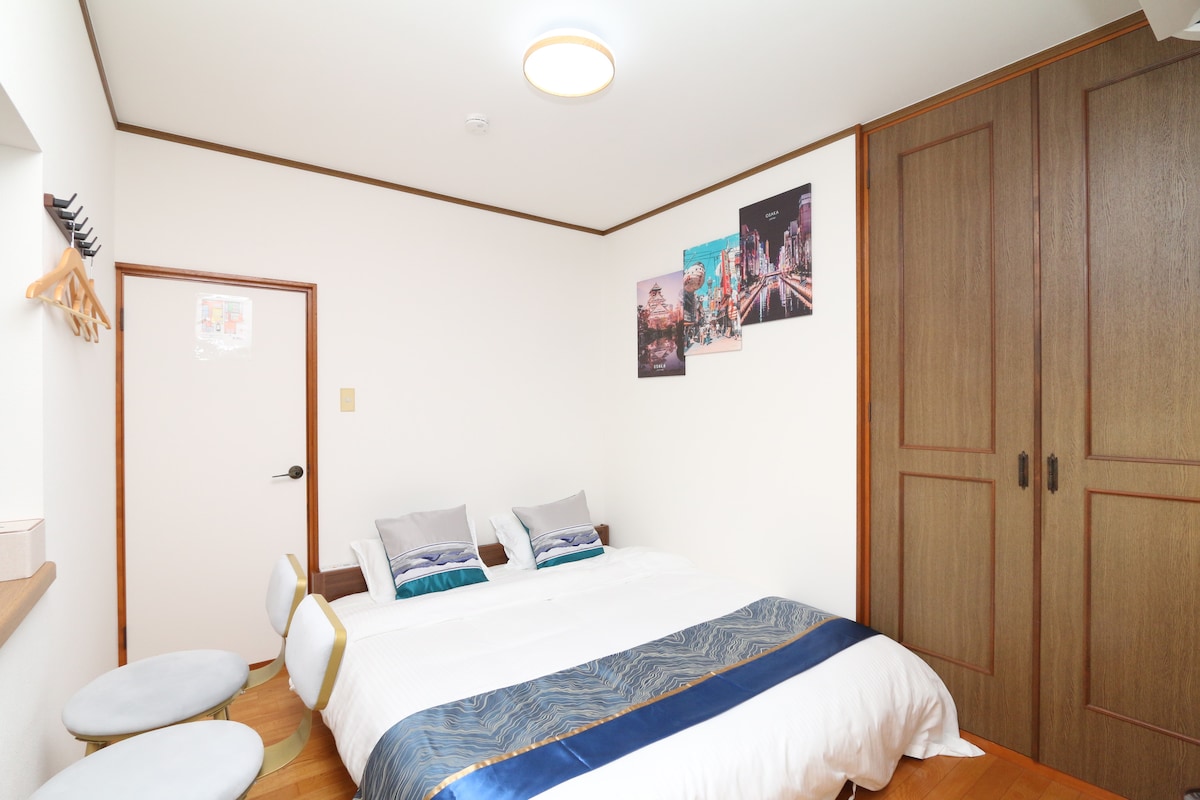 เตียงขนาดคิงไซส์ 1 เตียงสำหรับ 2 คน