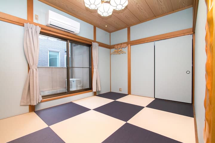 Chumba cha mtindo wa Kijapani chenye tatami ya Ryukyu