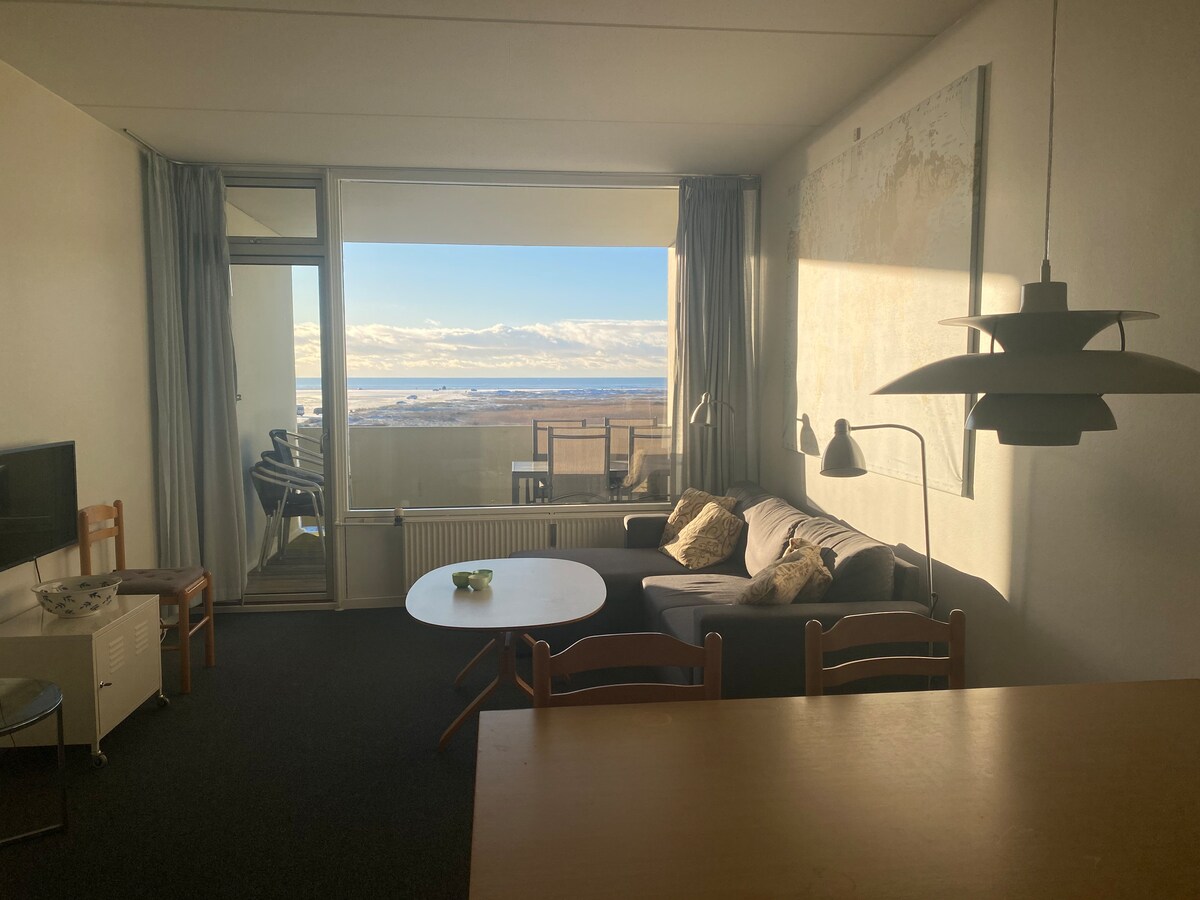 Sofá cama en la sala de estar 