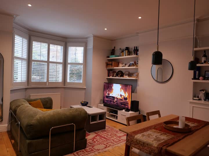 Spacious Putney Flat With Huge Private Garden - Fulham
