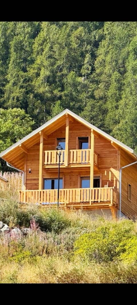 Chic and cozy chalet a stone's throw from the slopes superb view