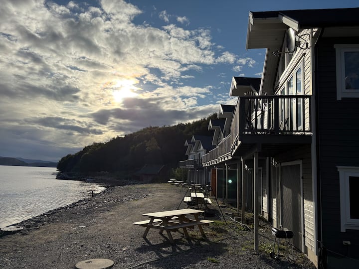 Moderne Rorbu Ved Sjøkanten – 3 Soverom & Båt - Brattvåg