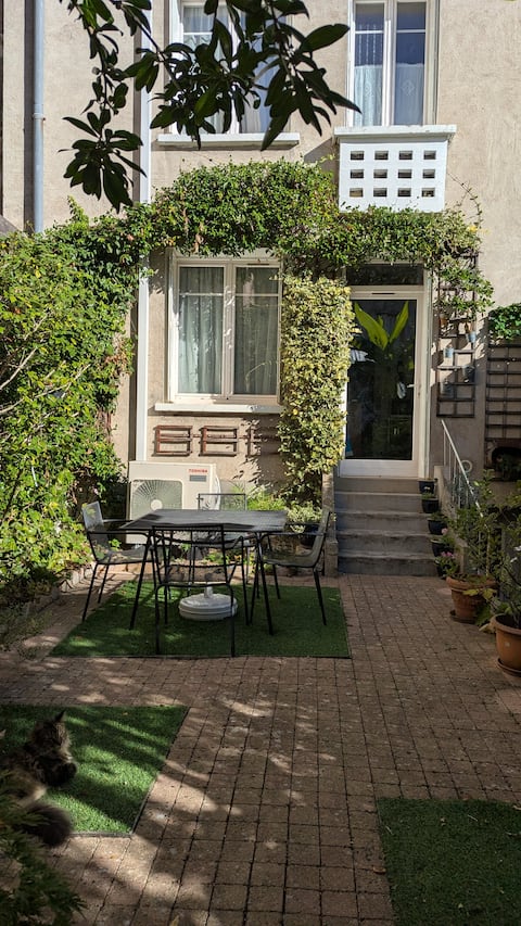 Annonce Airbnb populaire: Charming air-conditioned house in city center à Tours