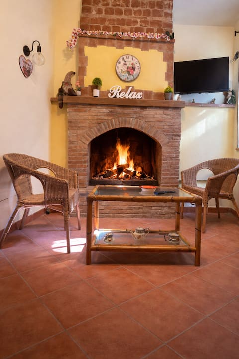 La Casa Dei Fiori Tolfa - fireplace