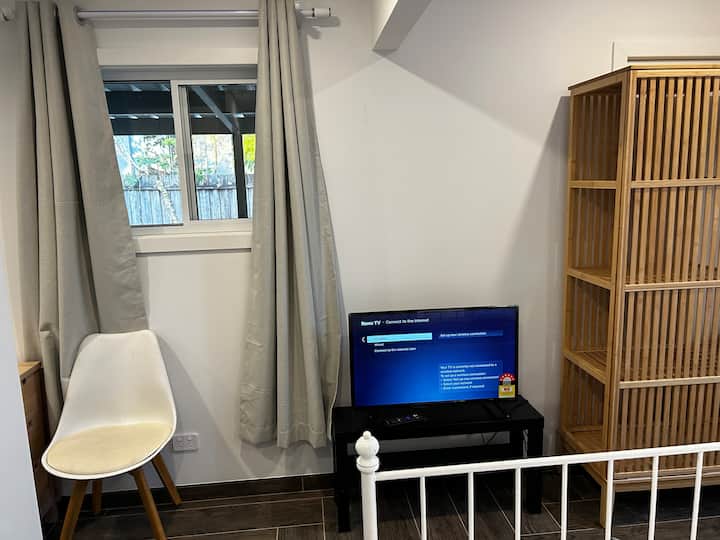Modern Granny Flat With Private Patio In Belmore - Burwood
