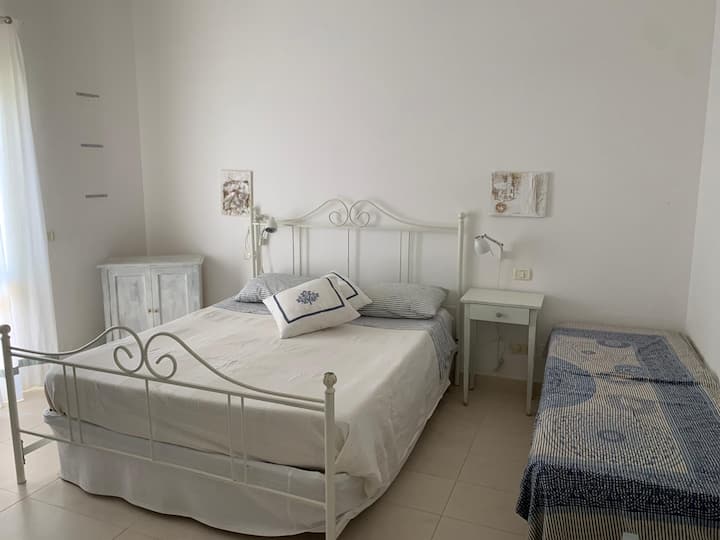 chambre 2 avec lit double et lit simple