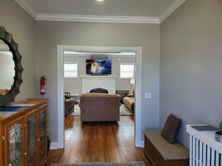 Updated Retro Retreat + Patio/grill - Walk To Town - Biltmore, TN