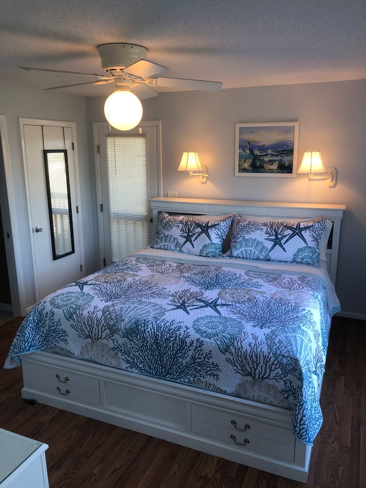 Dormitorio principal: tamaño king cómodo 