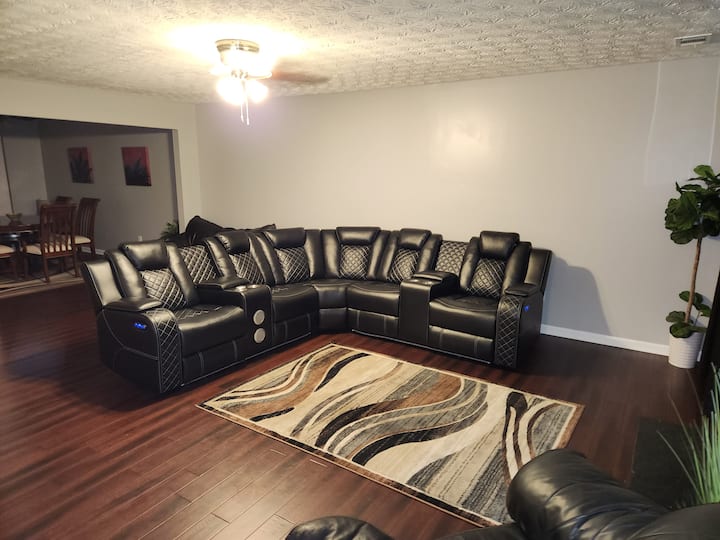 Spacious 4br Retreat W/private Yard - フェアバーン, GA