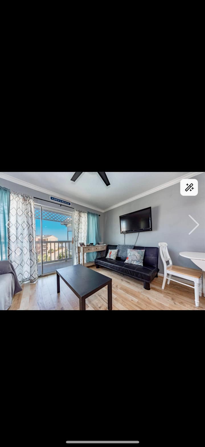 Beach/pool Views Stunning From Condo And Balcony! - Galveston, TX