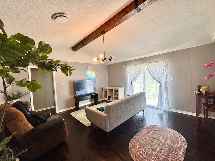 Modern Lux 3br | King Bed • Yard • Massage Chair - Copperas Cove, TX