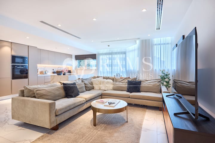Contemporary Chic | Elegant Marble & Bright Living - Dubai Marina