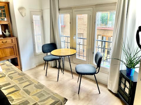 Anuncio de Airbnb popular: Downtown apartment, bright and comfortable en Centro