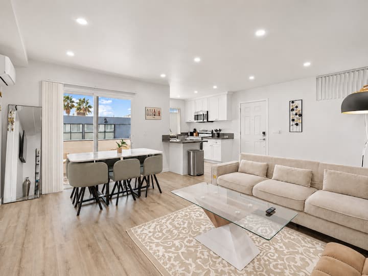Sun-filled Modern Getaway W Spacious Areas #4 - Pasadena, CA