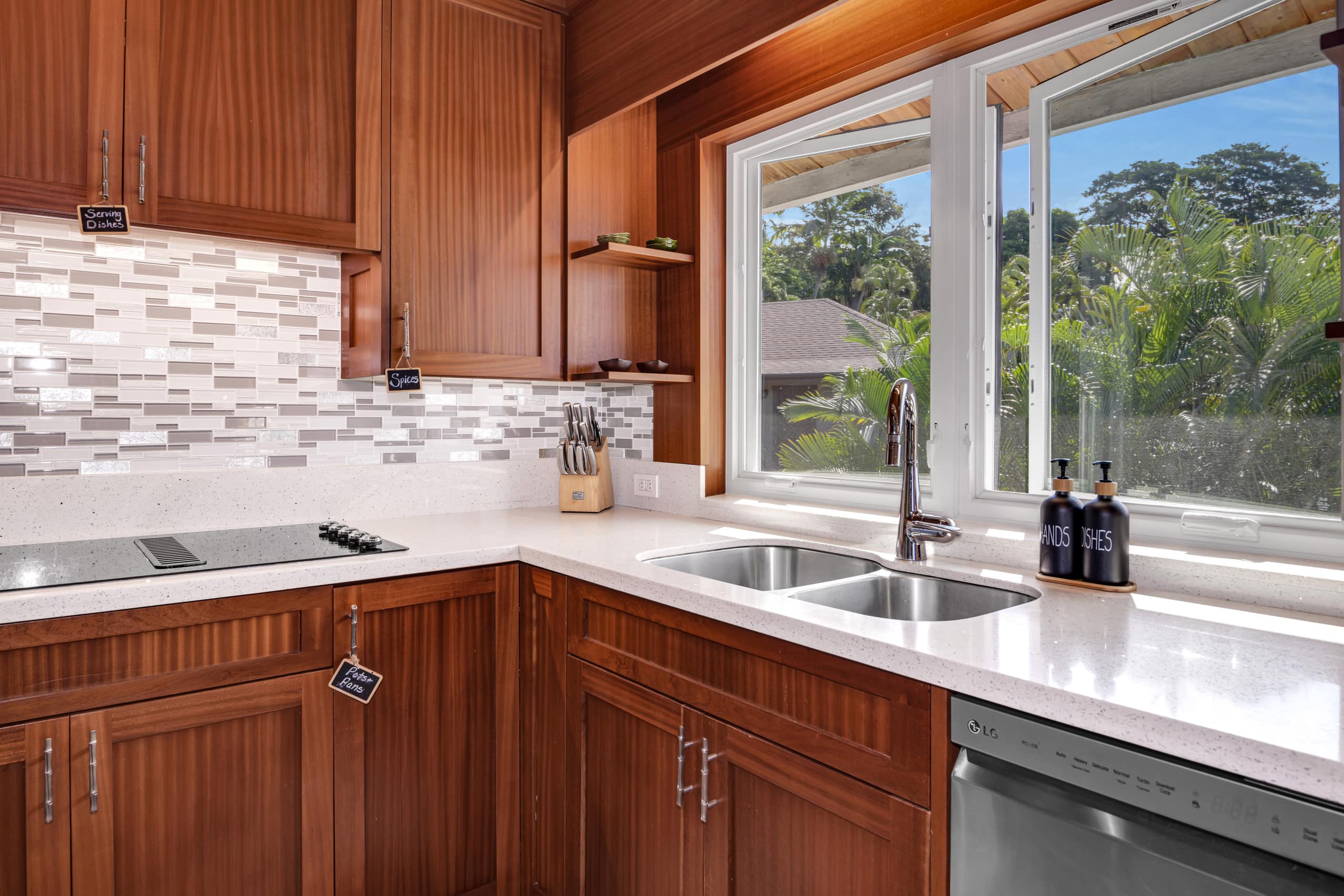 Home in Kailua-Kona · ★4.73 · 4 bedrooms · 4 beds · 2 baths - Image 10