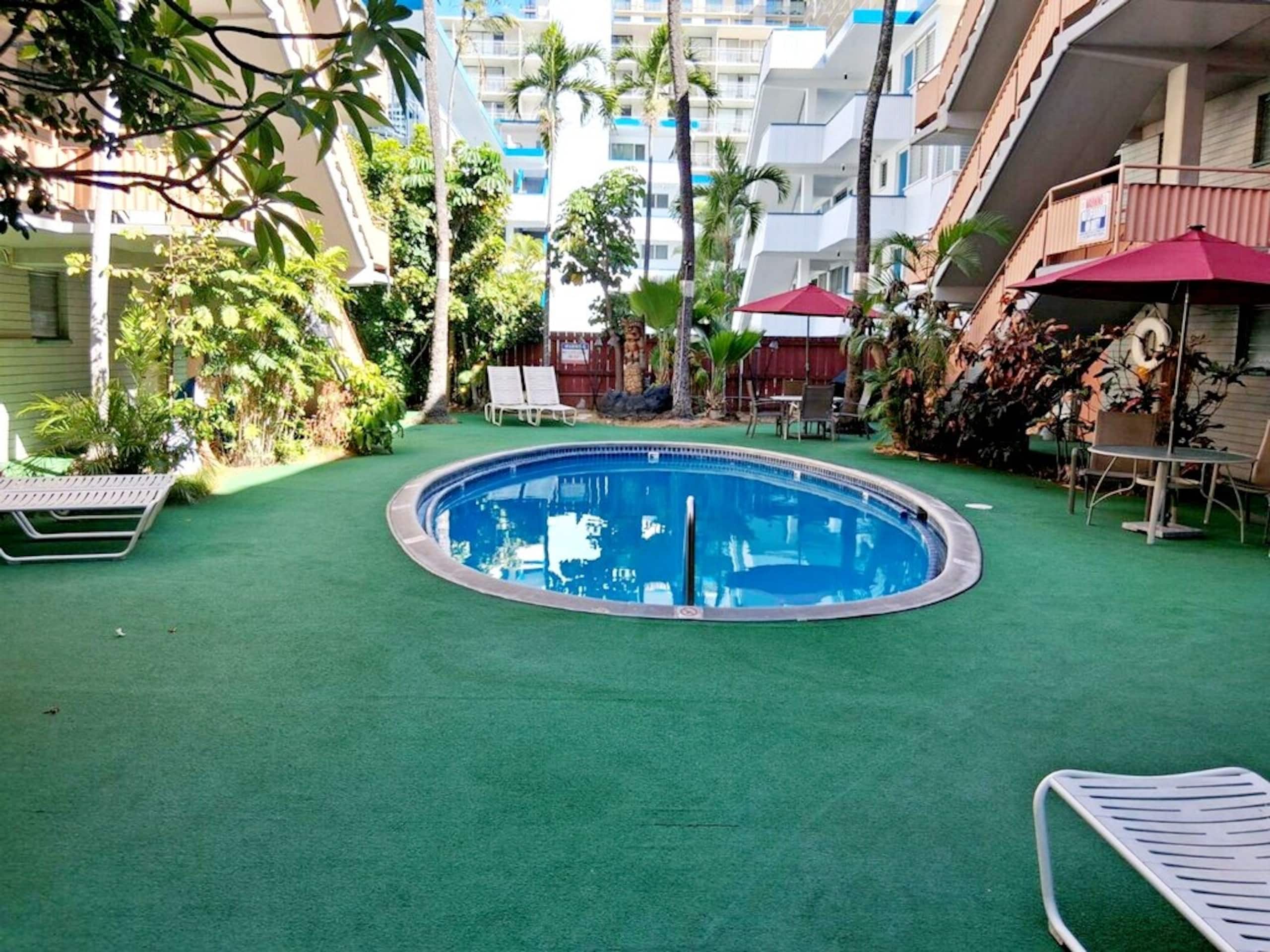 Condo in Honolulu · ★4.88 · 1 bedroom · 4 beds · 1 private bath - Image 12