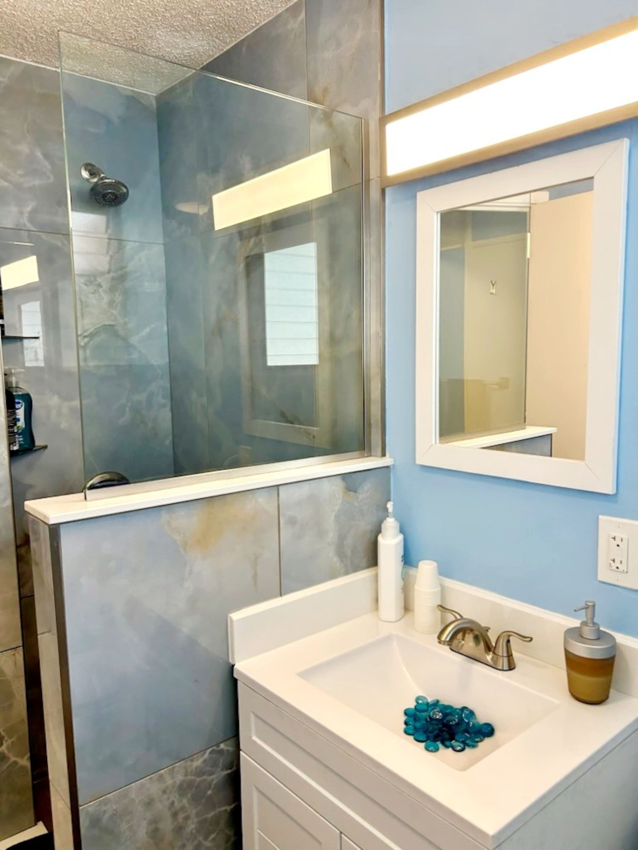 Condo in Honolulu · ★4.88 · 1 bedroom · 4 beds · 1 private bath - Image 8