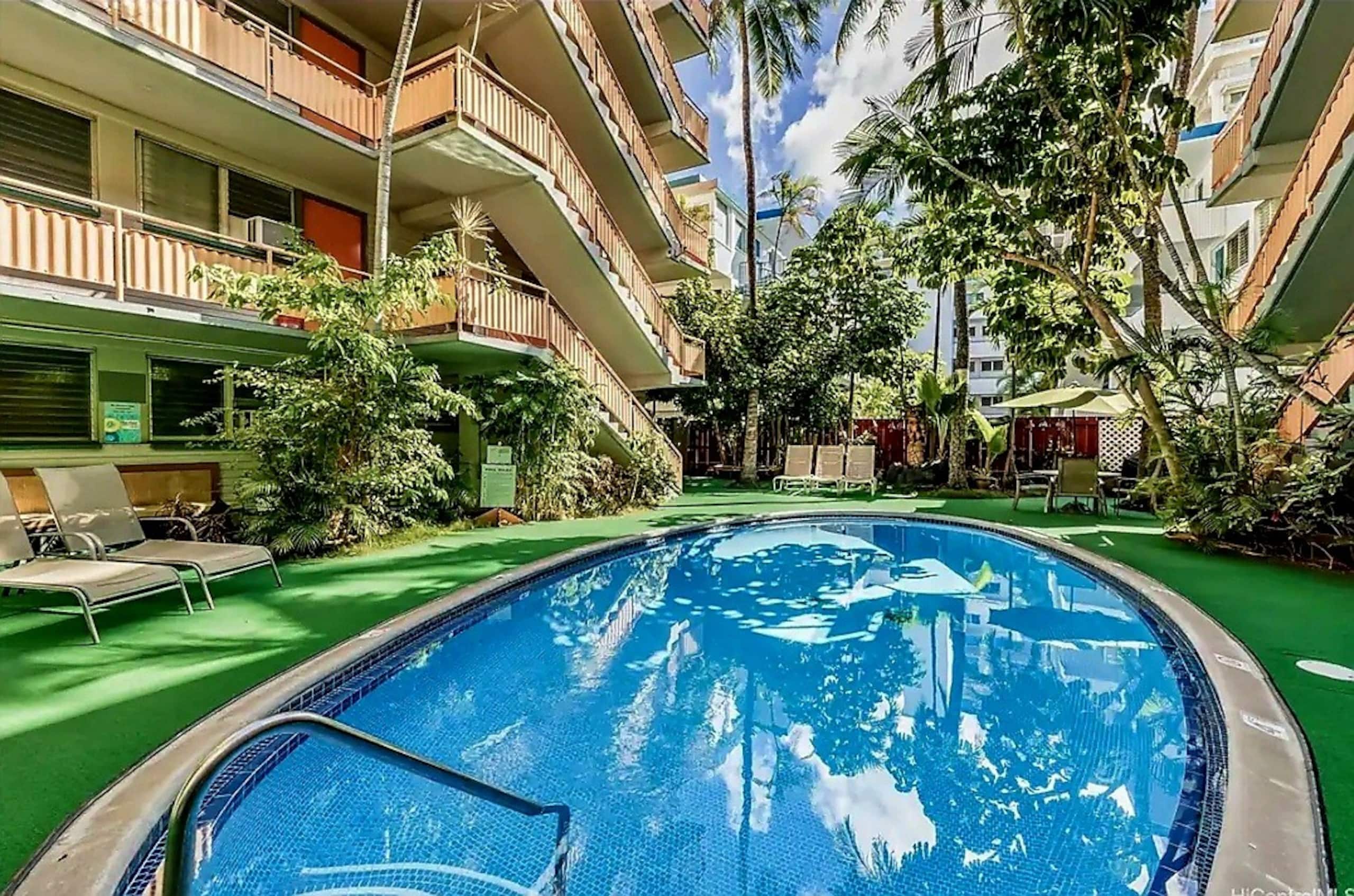 Condo in Honolulu · ★4.88 · 1 bedroom · 4 beds · 1 private bath - Image 16