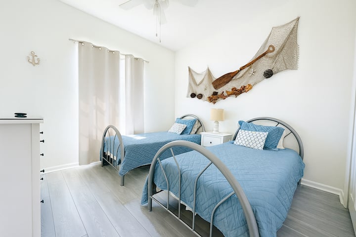 Dhomë dyshe argëtuese ideale për ëndërrimtarët e Disney dhe Universal 